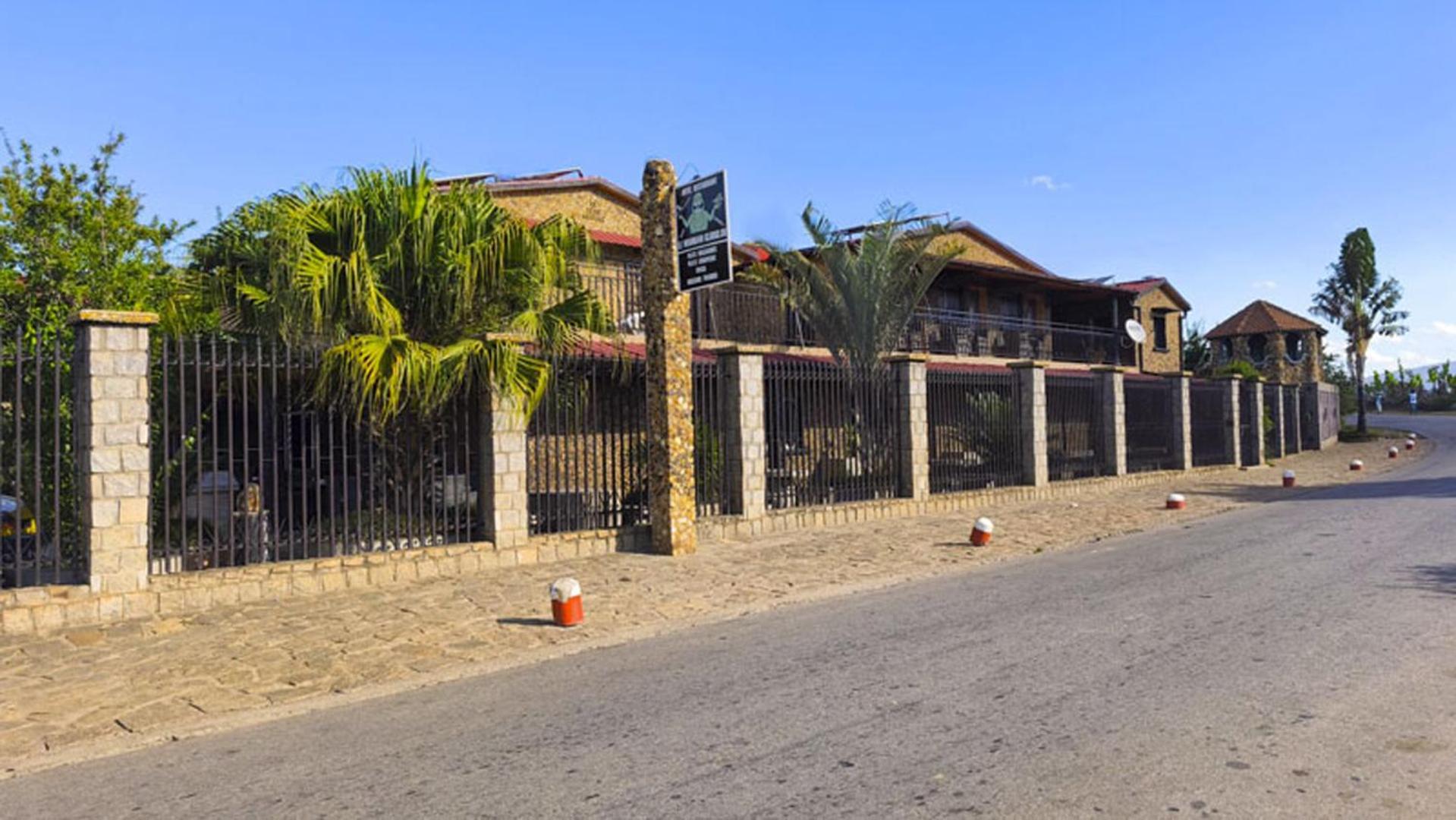 Hotel Restaurant Le Miamiam Glouglou Ambositra Dış mekan fotoğraf